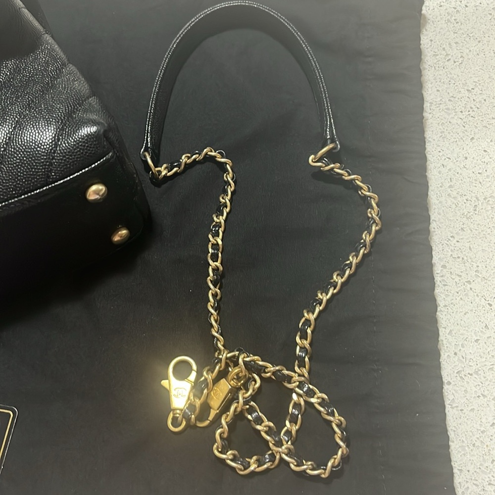 Chanel coco handle chevron with gold hardware 100% authentic - Picture 8 of 8